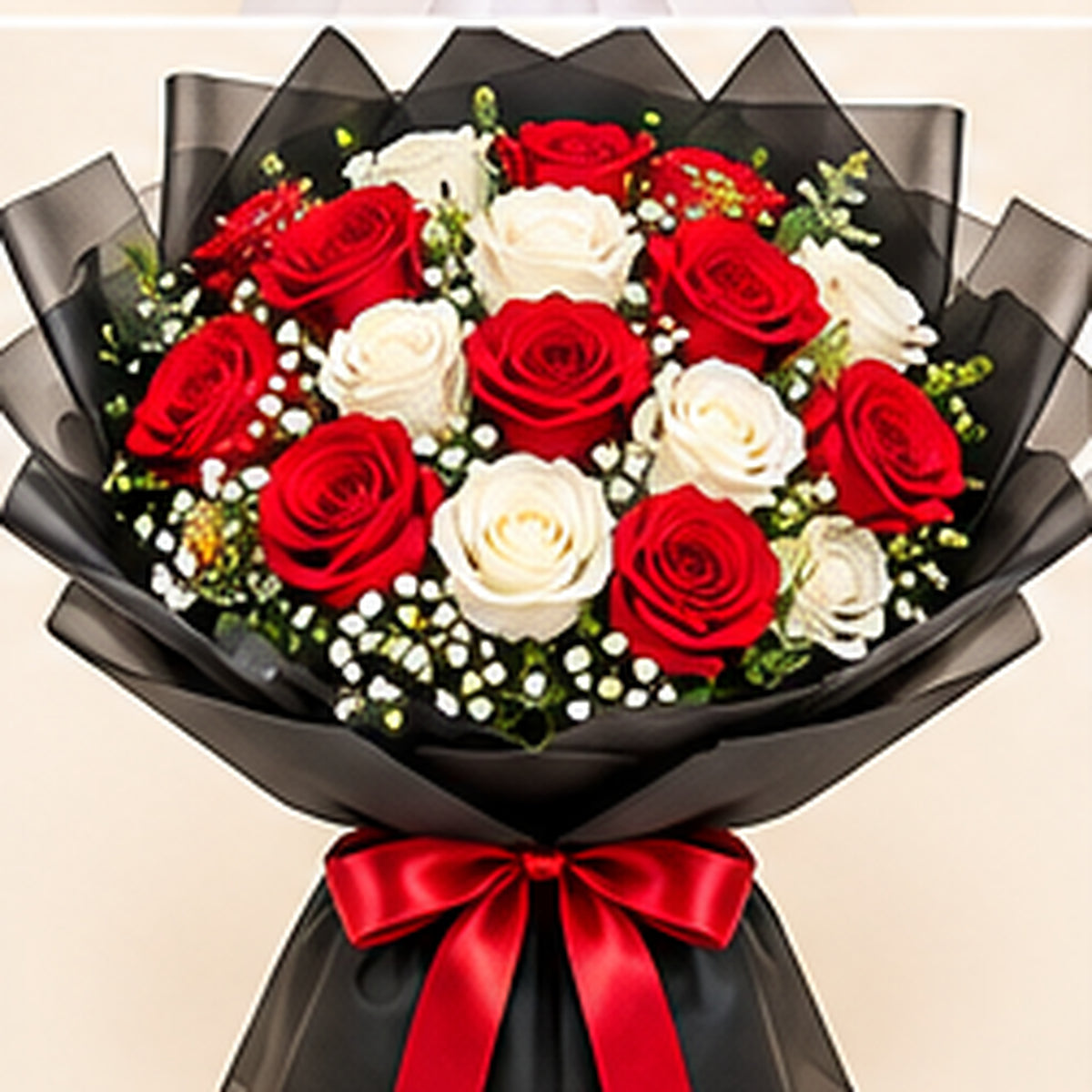 Bouquet de roses rouges et blanches – Passion élégante