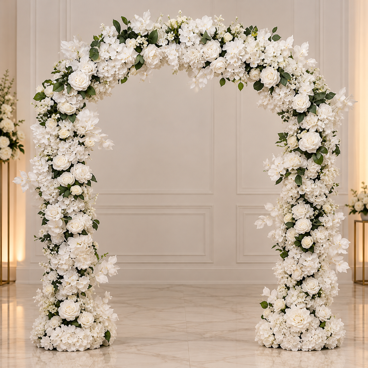 Arche florale blanche à louer de 190 cm de hauteur par 160 cm de largeur pour mariage et événement