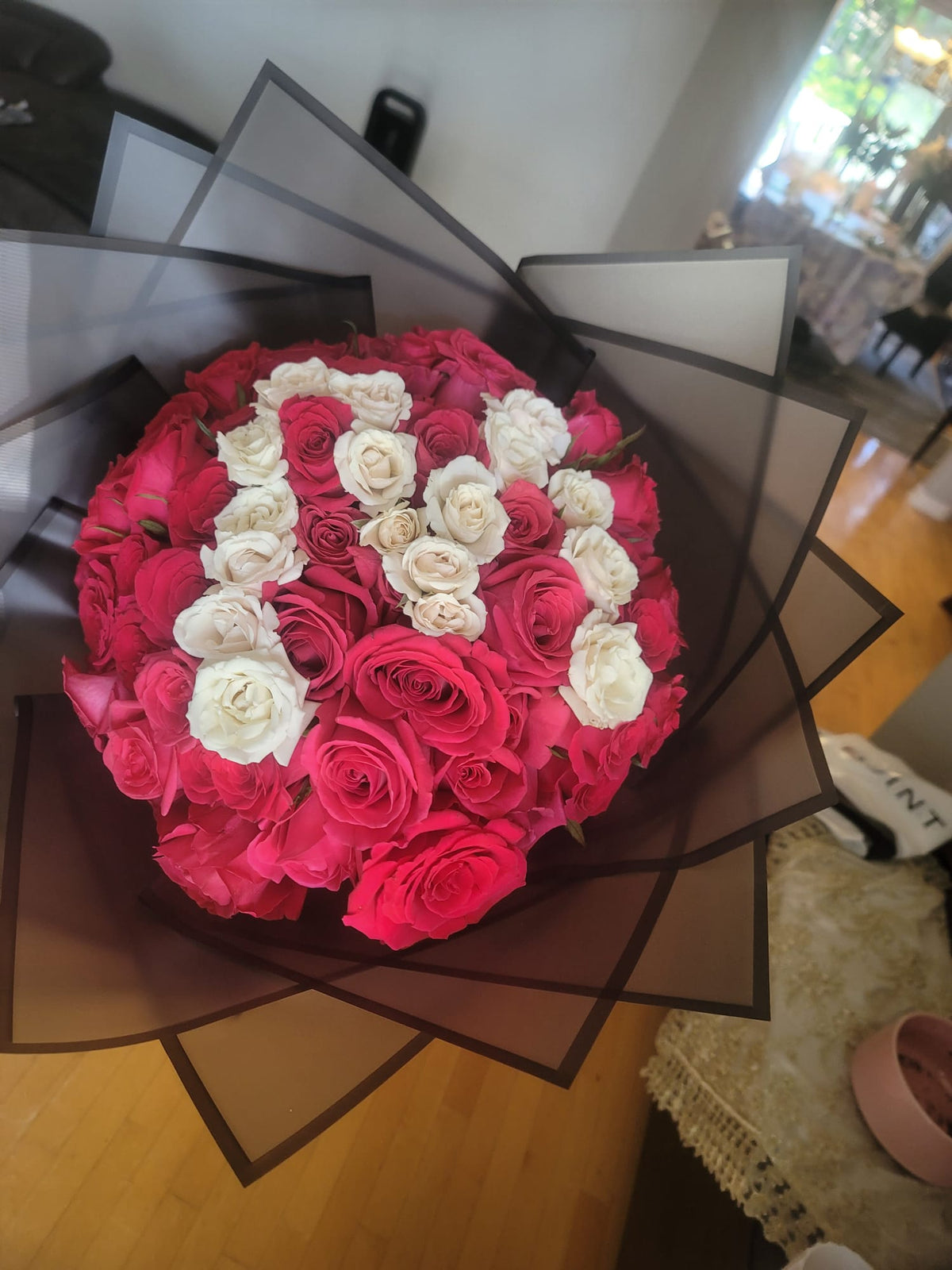 Personalized rose bouquet with white letter or number